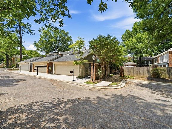4th image of 6932 Midhurst Rd #6932