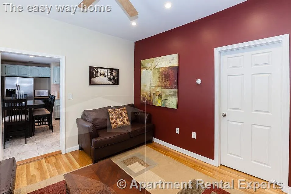 36 Florence St — Photo 3