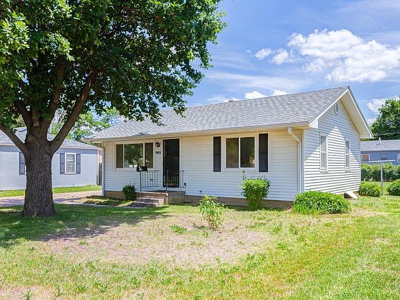 2nd image of 905 Windsor Dr