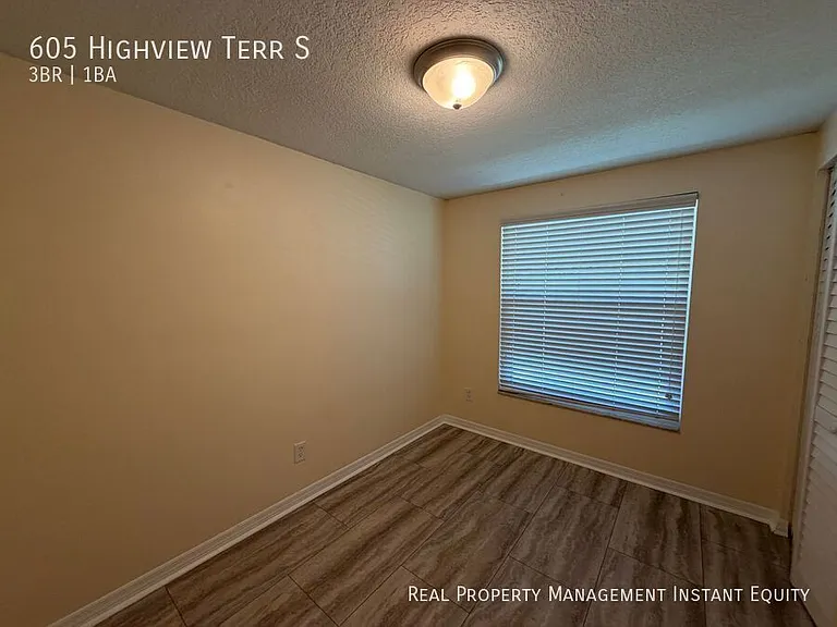 605 Highview Ter S — Photo 9