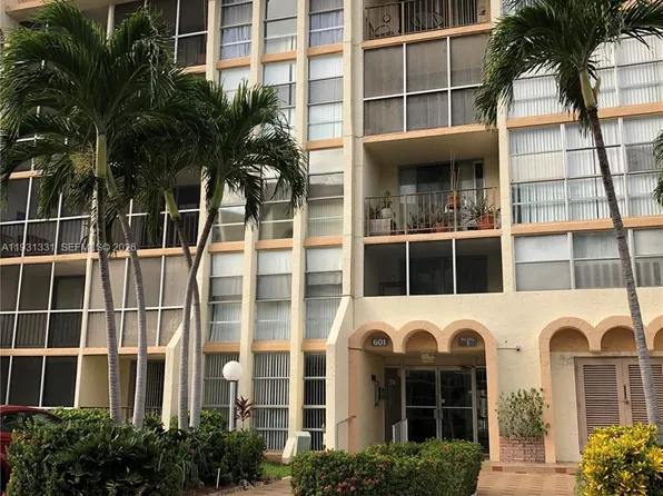 601 Three Islands Blvd APT 316, Hallandale, FL 33009