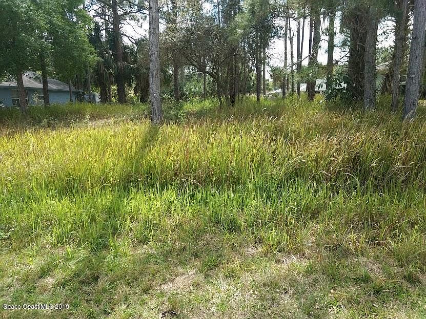 2nd image of 572 Vin Rose Cir SE
