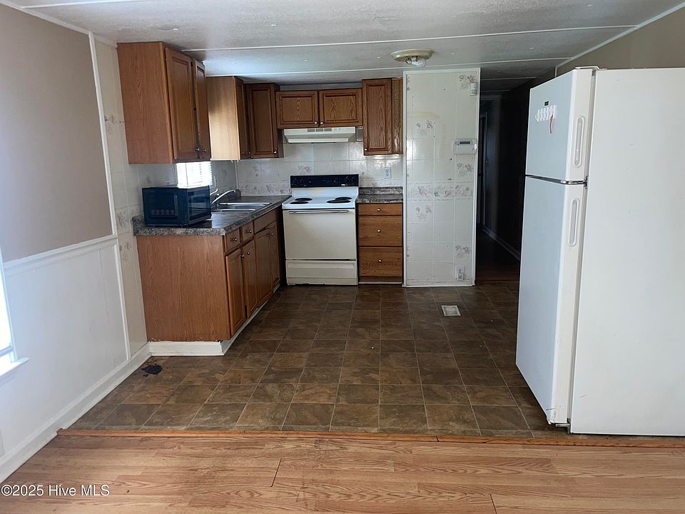 2nd image of 229 7th St