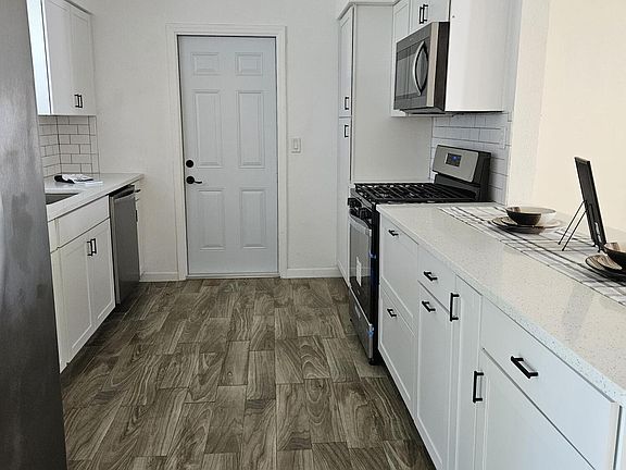 4th image of 1287 W Wellington Dr