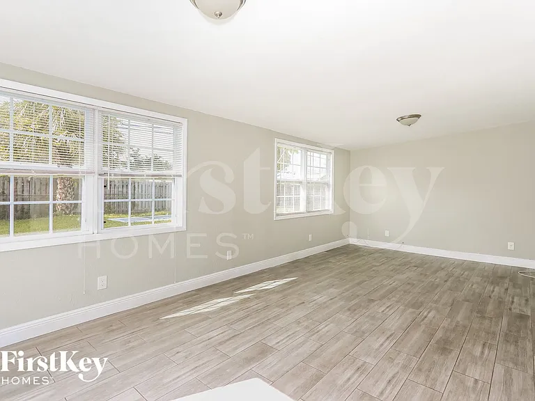 327 Azalea St — Photo 6