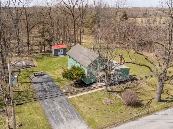 5710 Kraus Rd, Clarence, NY 14031