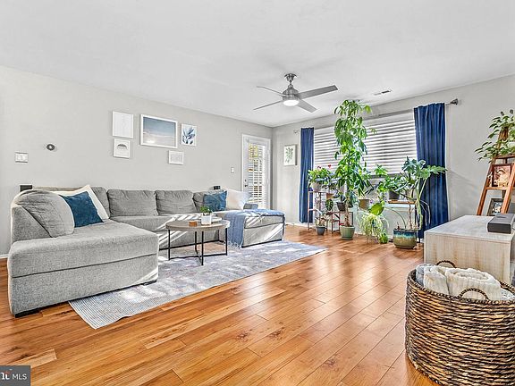 3rd image of 1005A Harwood Ct