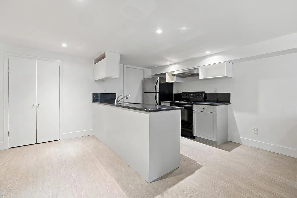 1 bed, 770 sqft, $2,400 — Photo 3