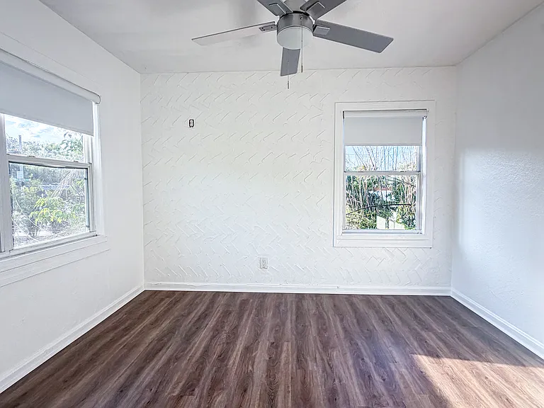 1715 N Bumby Ave — Photo 14