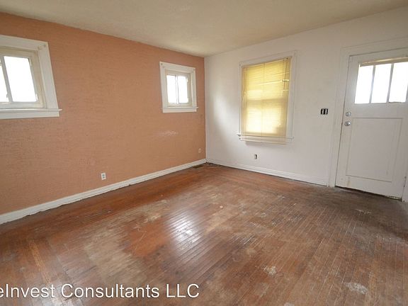 3rd image of 1919 Waltham Ave