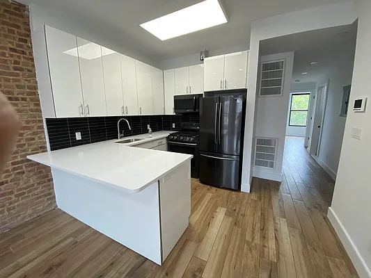 Rented by Marquis Real Estate Services | media 20