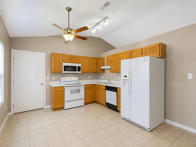 2137 Curtiswood Dr — Photo 12