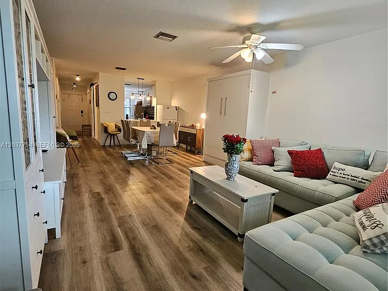 3015 SW 21st Ter #371B — Photo 3