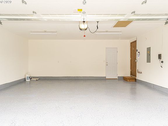 5th image of 810 NE Kathryn St