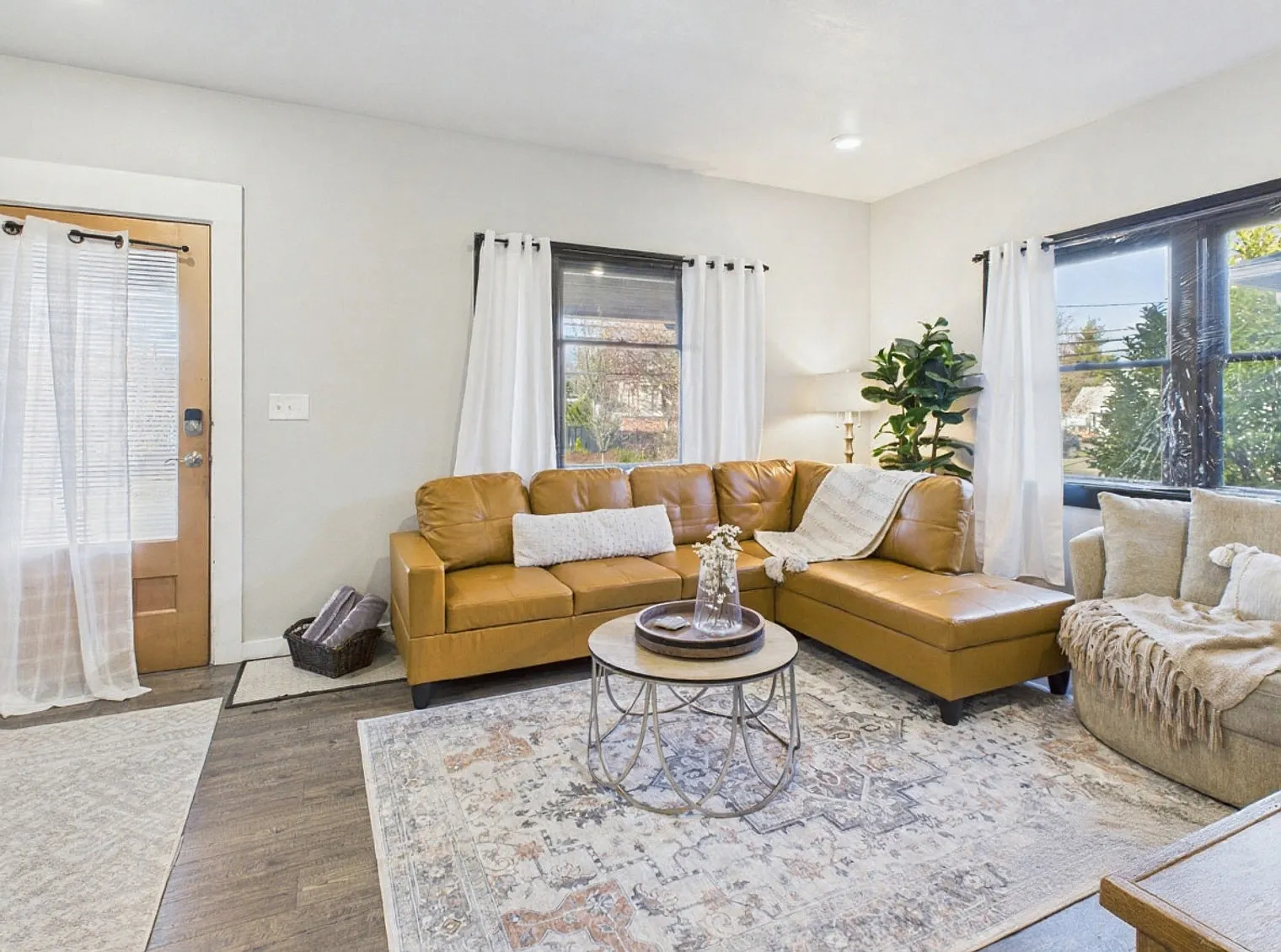5 bed, 3.0 bath, 2249 sqft, $7,989 — Photo 1