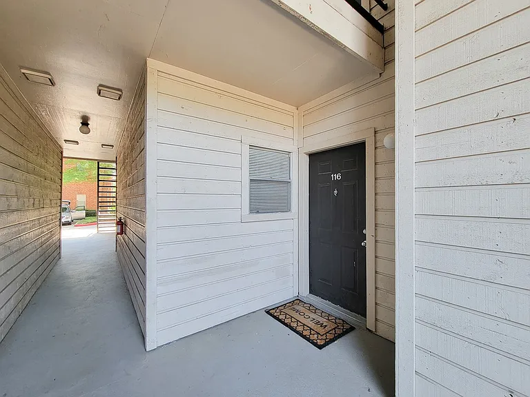4041 Drake St #116 — Photo 18
