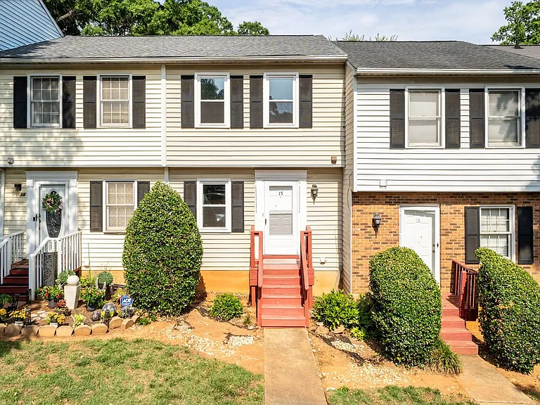 15 Astor Ct — Photo 1