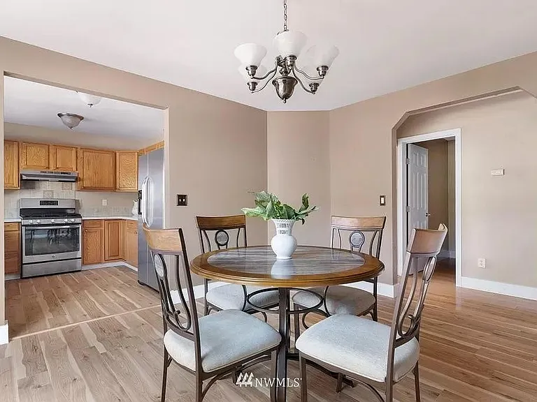 910 SW Regency Dr — Photo 12