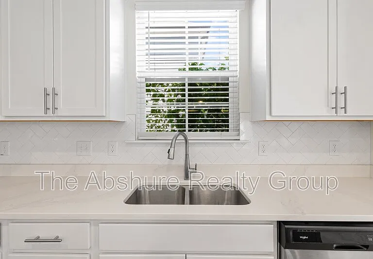 404 Avery Glenn Way — Photo 17