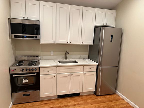 4th image of 195 Woodcleft Ave Floor 1