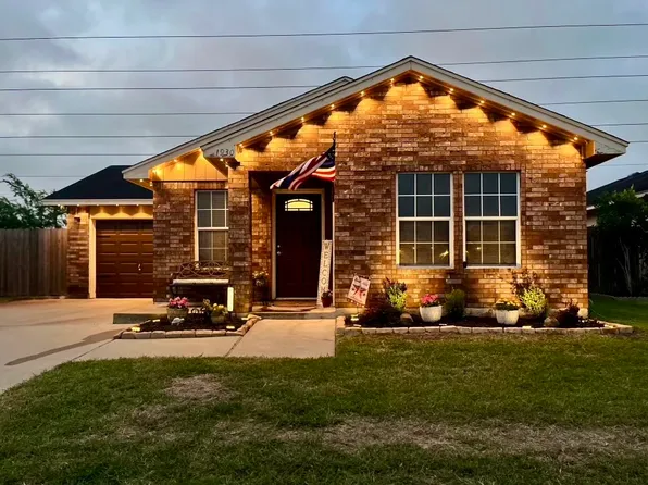 1930 El Monte St, Corpus Christi, TX 78417