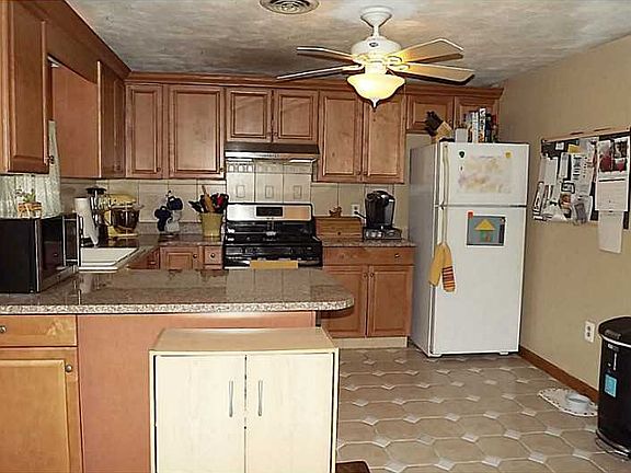 2nd image of 44 Lynn Ave