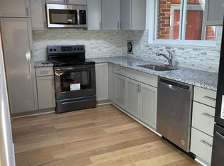 860 Sylvanwood Dr, Troy, MI 48085