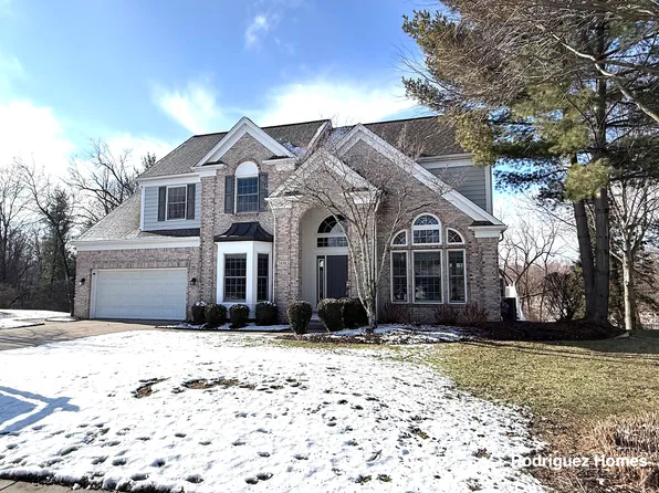 3890 Clear View St NE, Grand Rapids, MI 49546