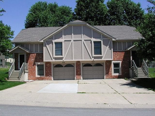 1st image of 424 Lee Dr #424