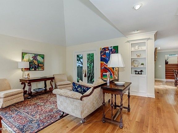 2nd image of 719 Linden Ave