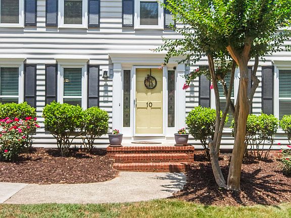 3rd image of 10 Woodway Dr