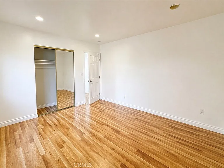 1372 W 36th St #3 — Photo 7