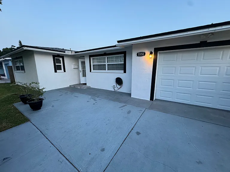 5550 101st Ave — Photo 3