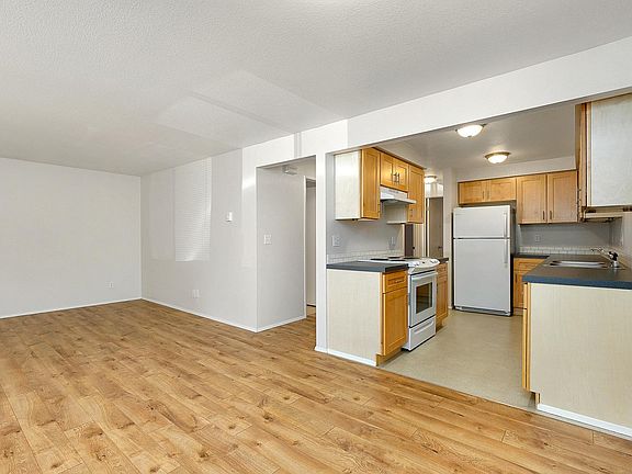 5th image of 4410 NW Wedgewood Ln APT 2