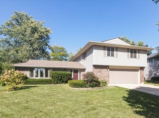 220 Kemah Ln, Schaumburg, IL 60193