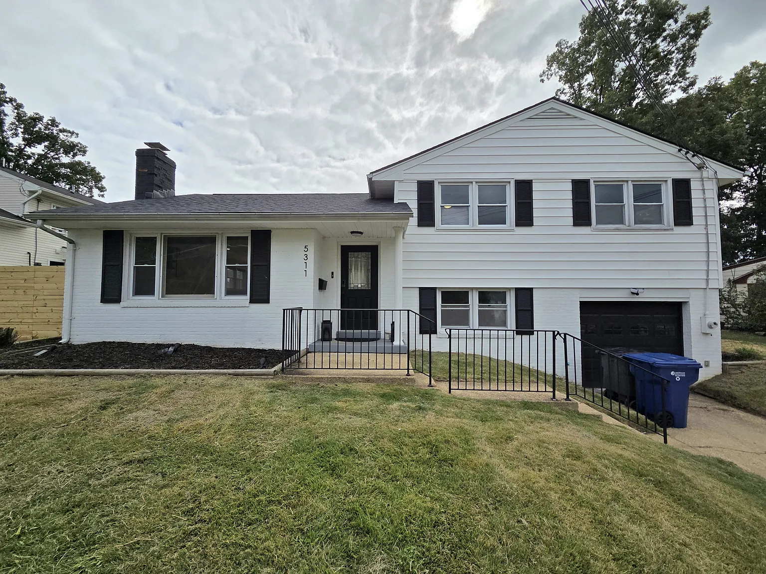 3 bed, 1273 sqft, $4,000 — Photo 1