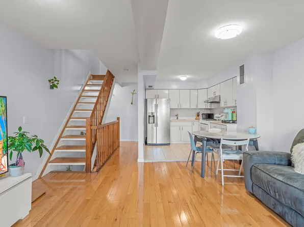 35a Country Drive North image 2 of 13