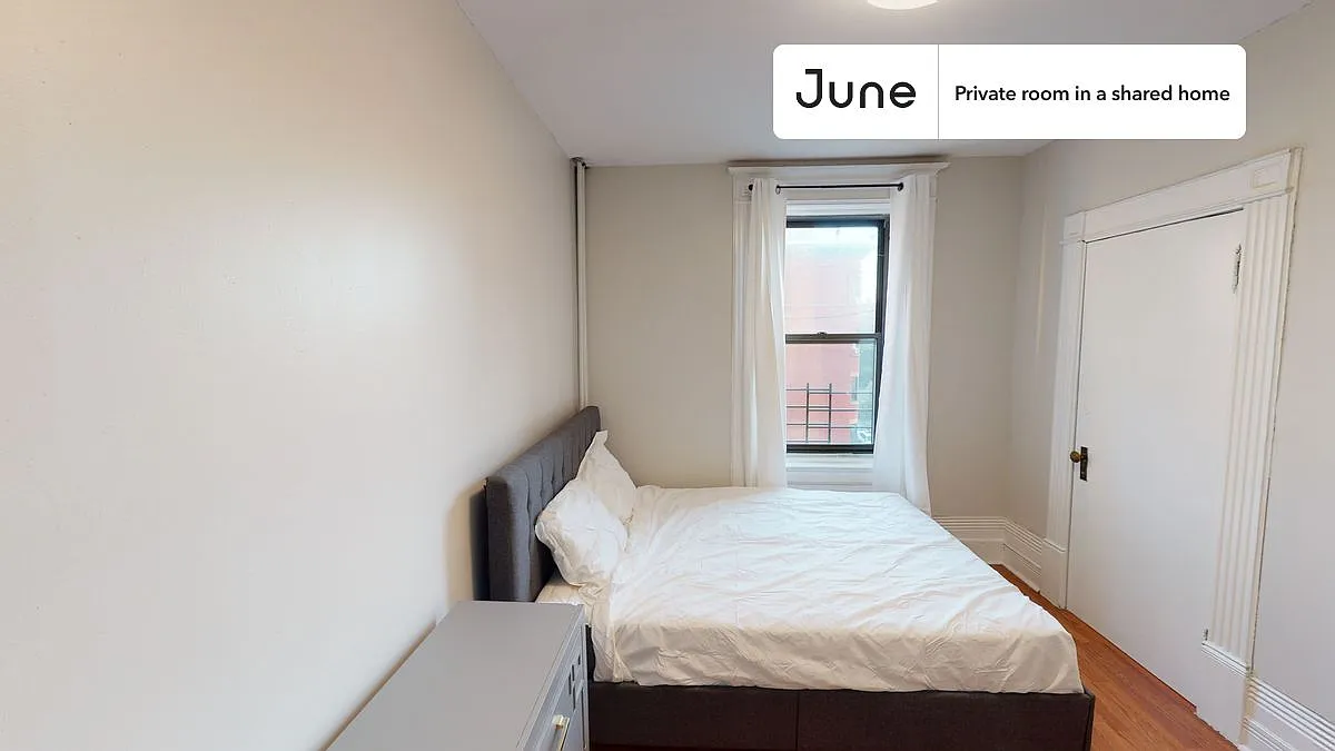 Full bedroom in 4 bed/1 bath home in Central Harlem #1428 C — Photo 1