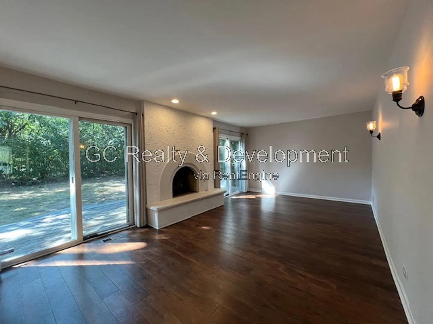4 bed, 3.5 bath, 2500 sqft, $3,995 — Photo 2