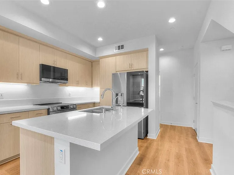 149 N 1st Ave — Photo 5