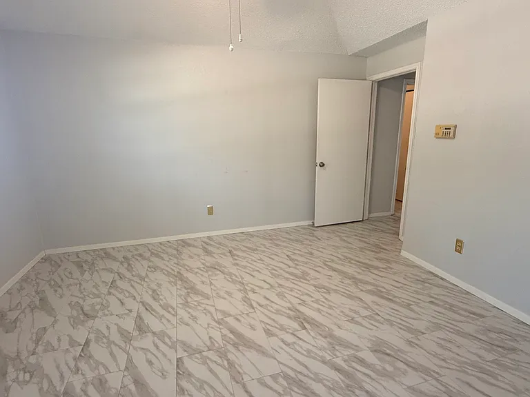 573 Grace Ln — Photo 11