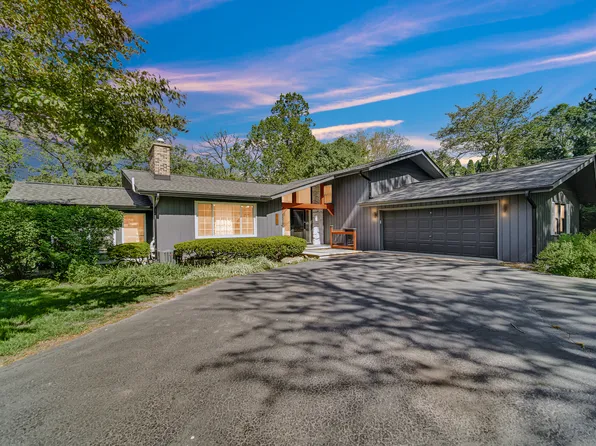 168 Rainbow Ln, Trout Valley, IL 60013