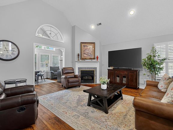 3rd image of 256 Ridge Lake Dr
