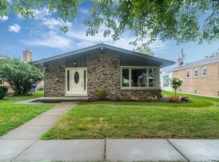 7653 W 65th St, Bedford Park, IL 60501