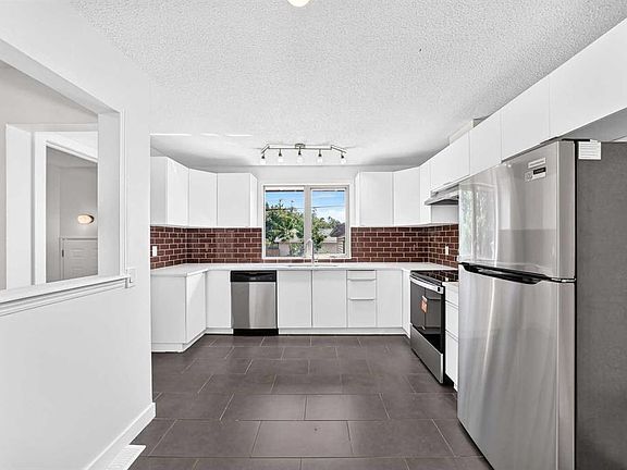 5th image of 311 N 72nd Ave NE