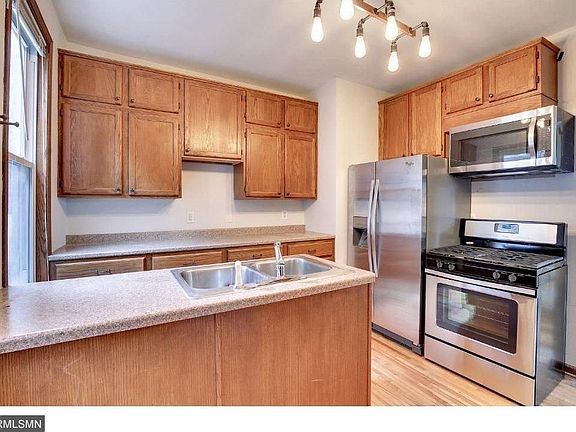 3rd image of 351 Grand Ave