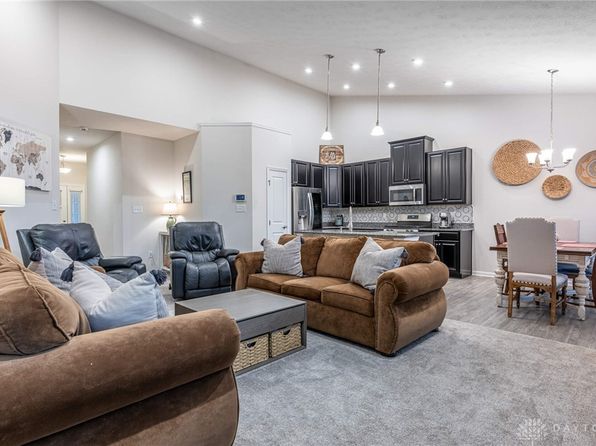 1059 Baywood Dr, Fairborn, OH 45324