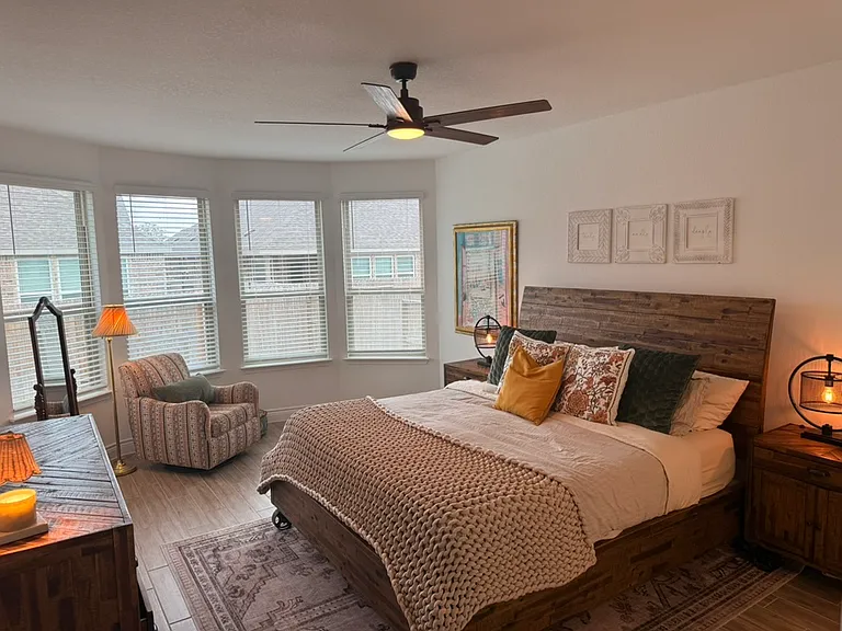 814 Pamplona Ln — Photo 4