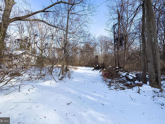 2nd image of 11523 Popes Head Rd