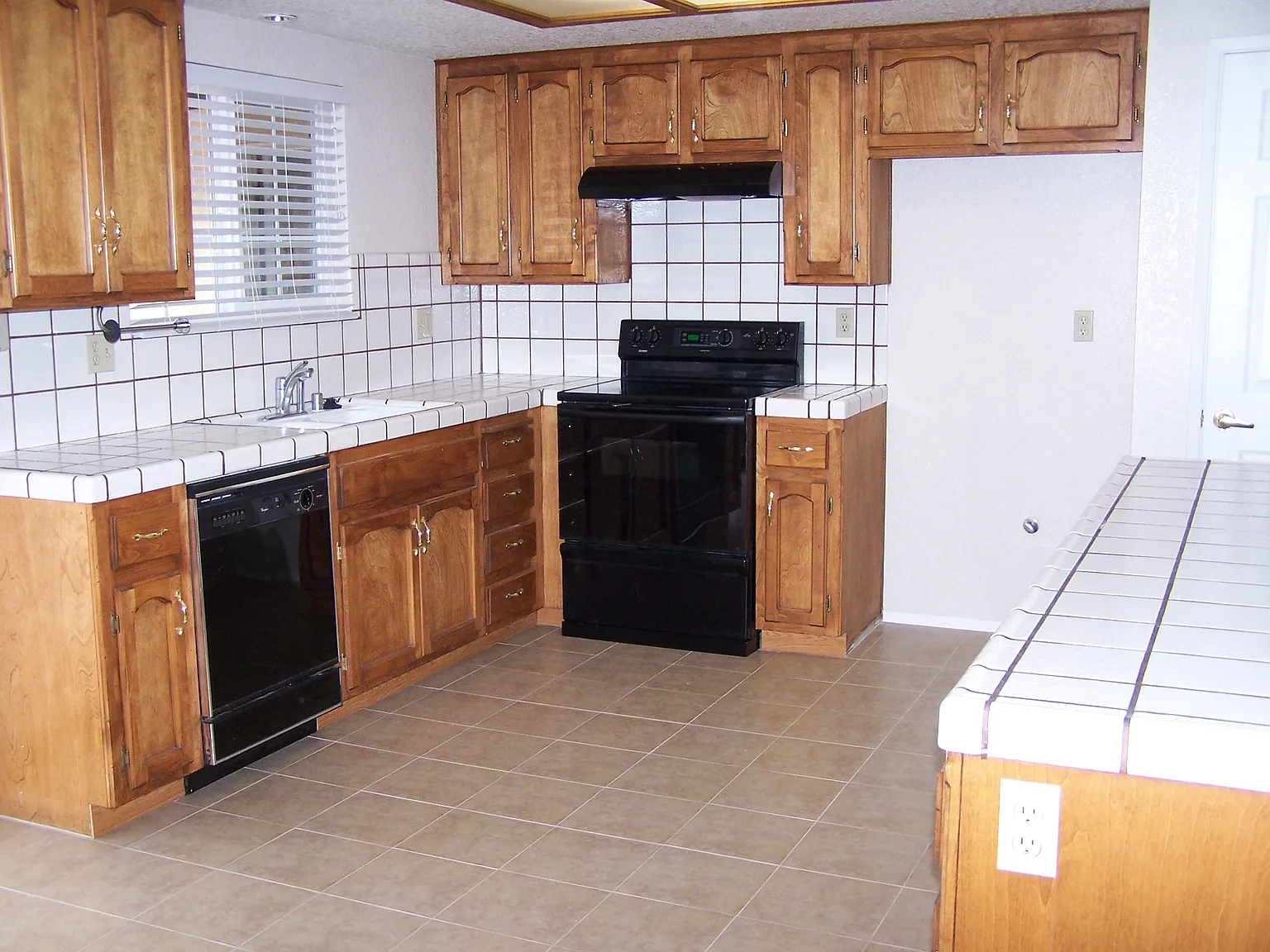3 bed, 1242 sqft, $2,375 — Photo 2